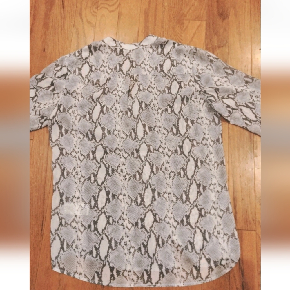 Kut From The Kloth Sinclair Button Down Blouse Gr… - image 7